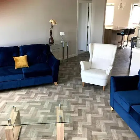 Large Three Bed With Lough Atalia Views