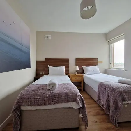 Large Three Bed With Lough Atalia Views Apartment *